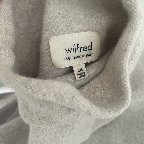Aritzia Wilfred Cyprie turtleneck light grey sweater italian yarn XXS. Now XXXS - Picture 3 of 3